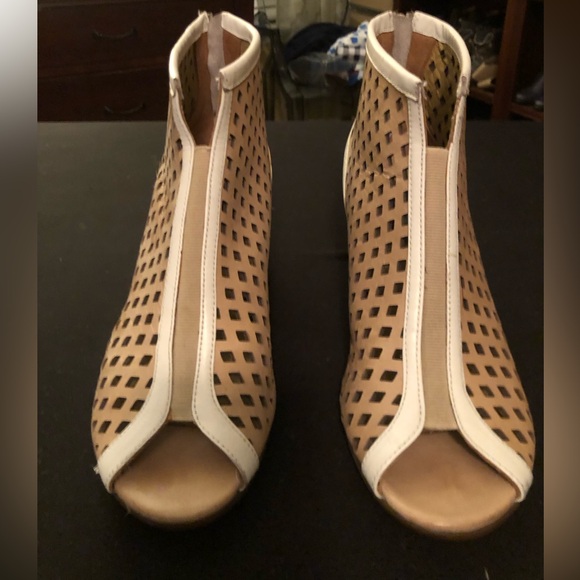 Everybody by BZ Moda Laser Cut Bootie 40.5 9.5 - Picture 2 of 8